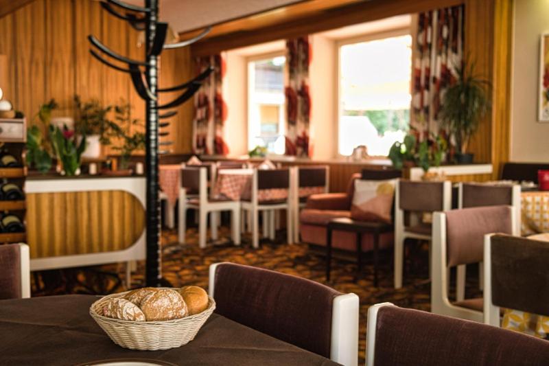 Cafe Rudi Living Bed & Breakfast ปาร์ชีเนส ภายนอก รูปภาพ