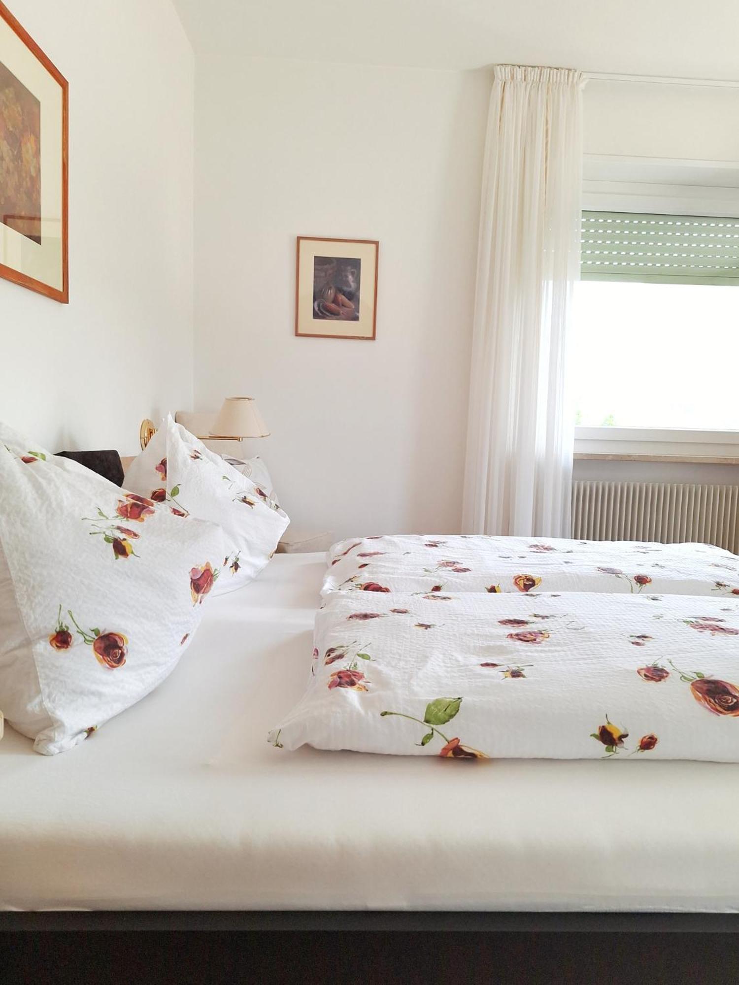 Cafe Rudi Living Bed & Breakfast ปาร์ชีเนส ภายนอก รูปภาพ