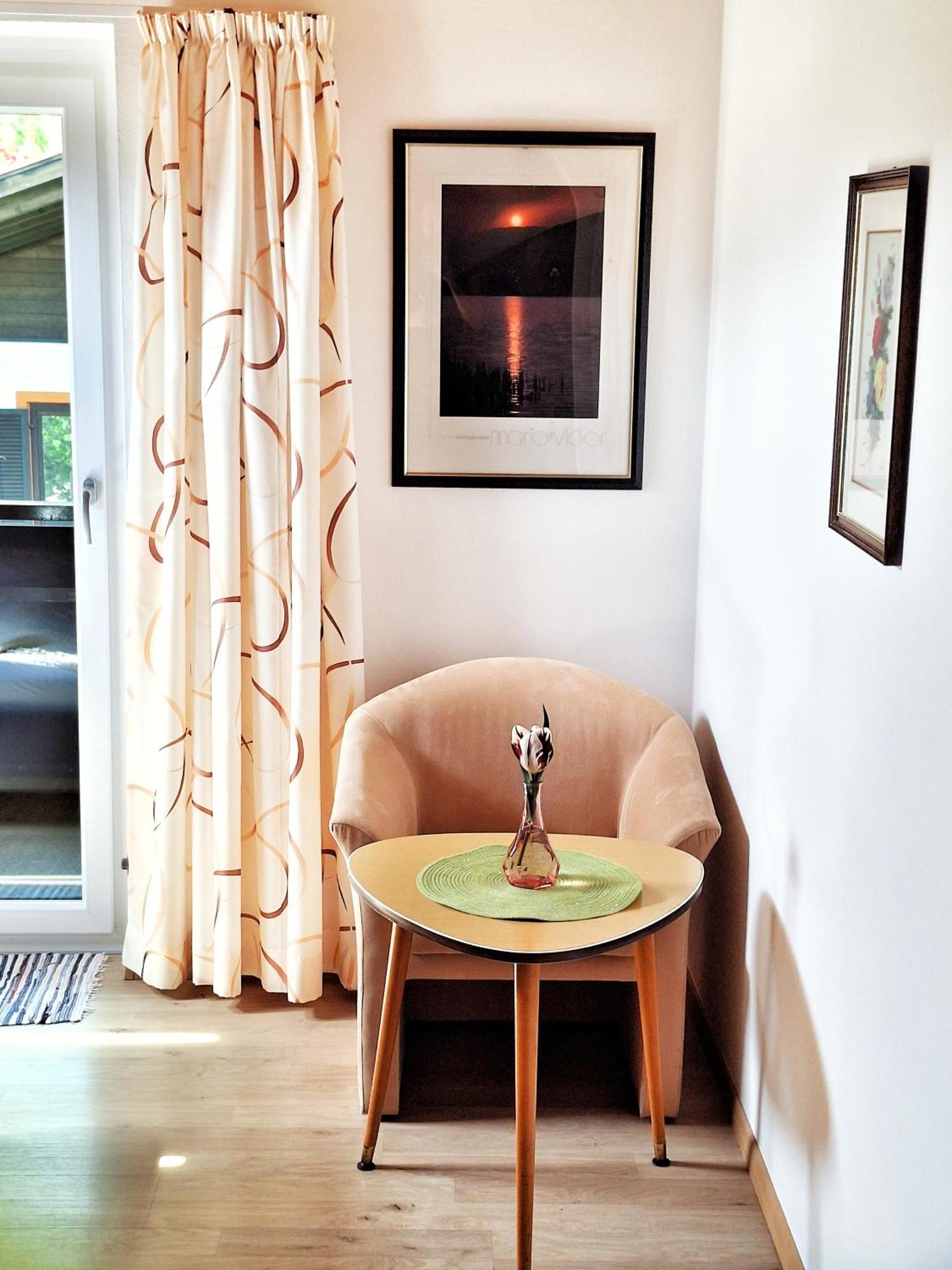Cafe Rudi Living Bed & Breakfast ปาร์ชีเนส ภายนอก รูปภาพ