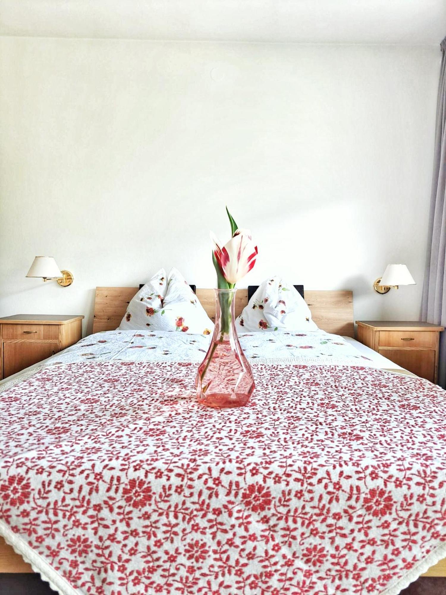 Cafe Rudi Living Bed & Breakfast ปาร์ชีเนส ภายนอก รูปภาพ